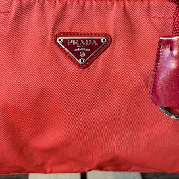 🔥PRADA VINTAGE TESSUTO RED/ CORAL COLOR NYLON SHOULDER BAG 🔥 - Picture 2 of 16